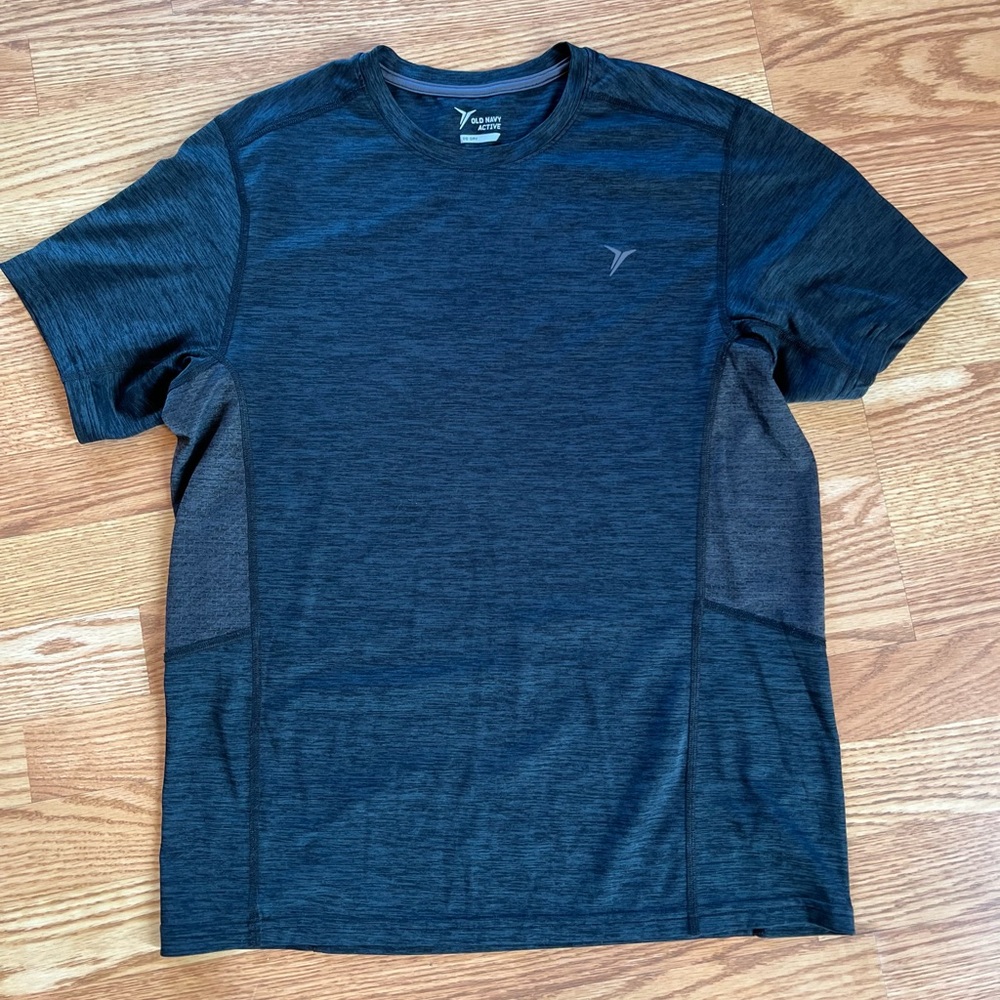 Men’s size medium Old Navy Active Go-Dry Tshirt